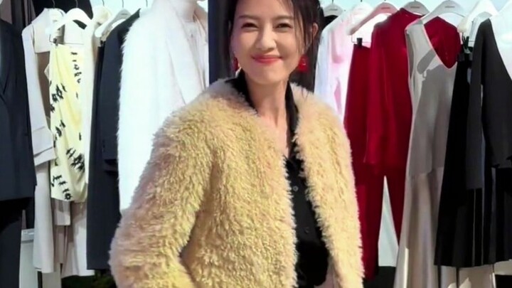 Call her Aunt Yuanyuan, call her Sister Yuanyuan.