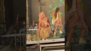 Doja Cat shows off her dance moves (addiction dance break)