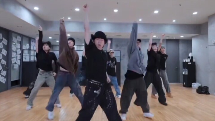 نسخة معلم الرقص CBZ من BSS (نسخة هوزي المعجبة)