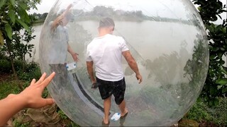 Hưng Troll _ Lần Đầu Chơi Bóng Đi Bộ Trên Nước Khổng Lồ _ Zorb ball