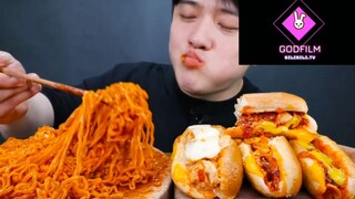 Mukbang mì, bánh mì xúc xích phô mai p2 #anngon