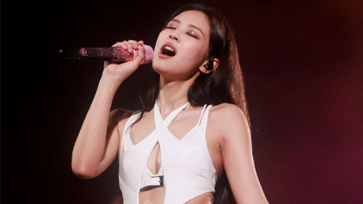 What would it feel like if Jennie sang “Lovesick Girls” right in front of you?!