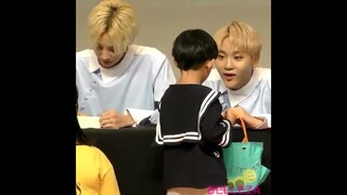 Seungkwan : Can I kiss u? is it ok? Kid : *nods* Seungkwan : 😘 #seventeen #seungkwan#jeonghan#scoups