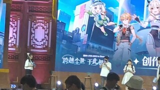 Khi mẹ của Yueyue bước lên sân khấu, bà đã nghe thấy giọng nói của mình