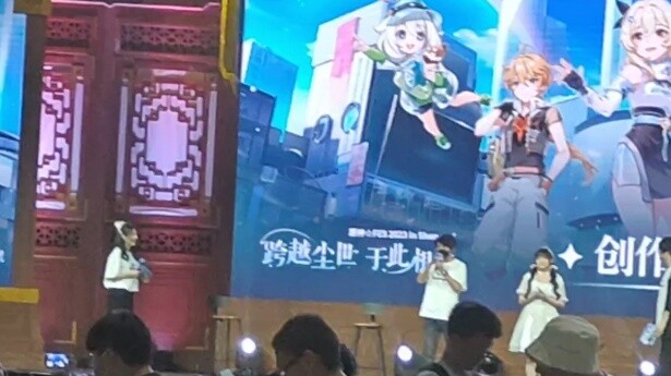 When Yueyue's mother came on stage, she heard her voice