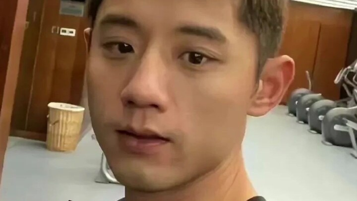 นี่คือความแตกต่างระหว่างปาปารัซซี่กับนักข่าวมืออาชีพใช่ไหม?