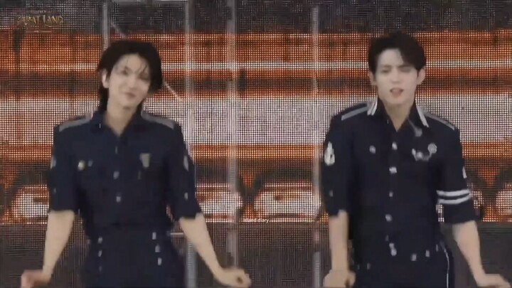 จีซูและซึงชอลเต้นเพลง lcatch catch ด้วยกัน