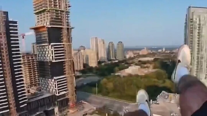 น่ากลัวมาก เพื่อนที่โดดตึกบ่อยๆ รู้ดี…