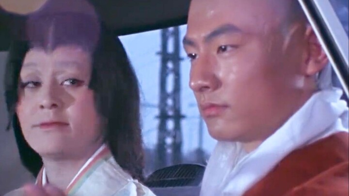 Untuk mencapai pencerahan, biksu itu mengurung diri di gua batu; setelah seratus tahun, ia bangkit k