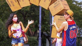 เล่นตลกกล่องตก