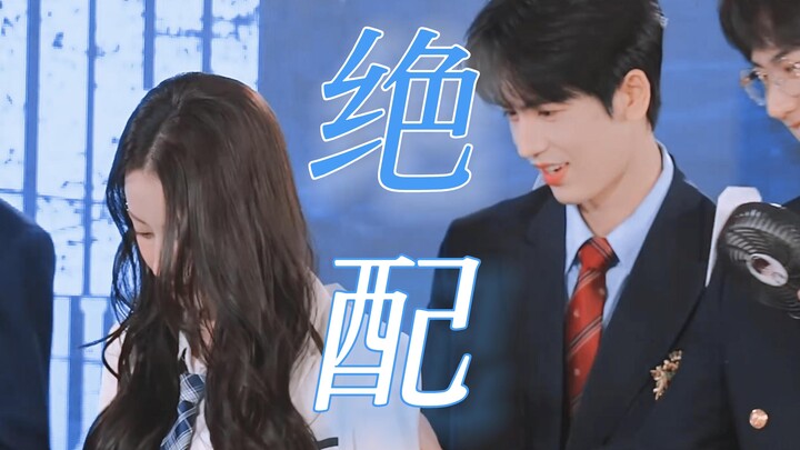 Trời ơi!! Cặp đôi ăn ý nhất thế giới xuất hiện rồi! Anh ấy cứ trêu chọc cô rồi nhìn biểu cảm của cô!