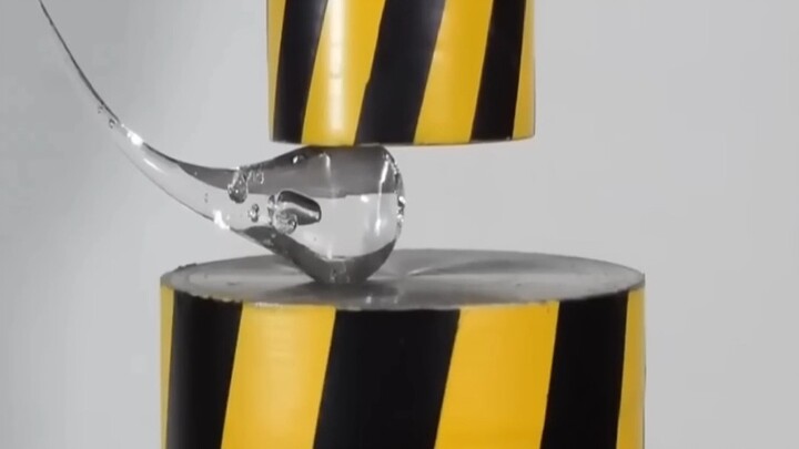 คริสตัลน้ำตาแห่งรูเบิร์ตแข็งแกร่งขนาดไหน? น้ำหนัก 20 ตันเป็นเพียงขีดจำกัดของเครื่องอัดไฮดรอลิก ไม่ใช