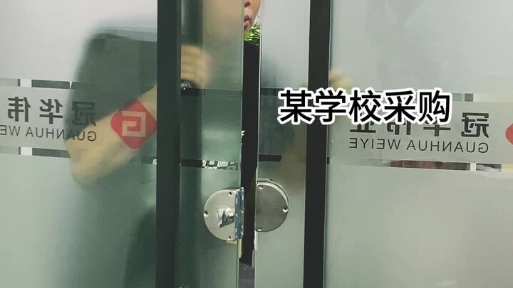 Hôm nay gặp được khách hàng lớn rồi!