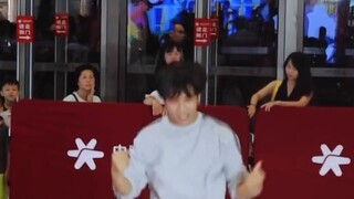 Anh ấy có phải là người đầu tiên trên toàn bộ internet cosplay thành Lee Seokmin cơ bắp không?