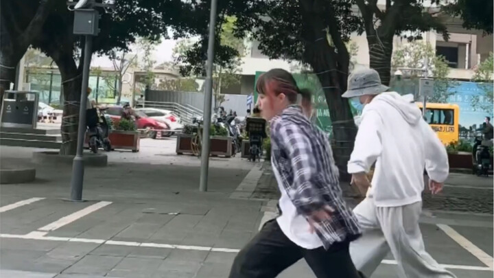 #on the street challenge 或许是kpop人最新的走路方式