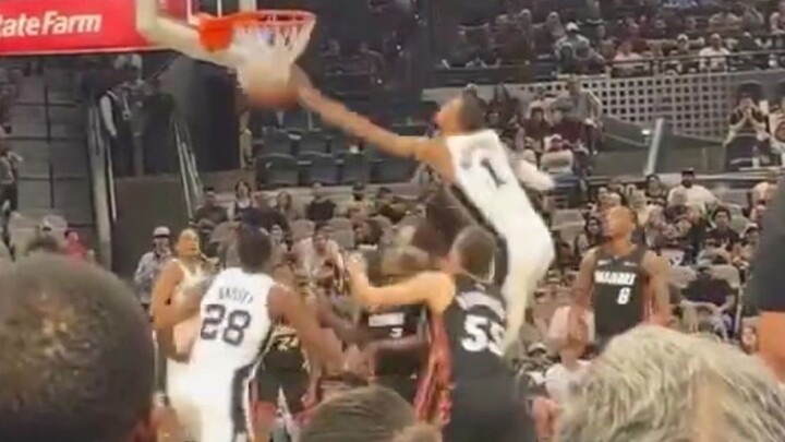 Sudut pandang di pinggir lapangan NBA memang sangat keren