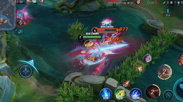 Bạn đã học được cách A Kha nấp cỏ, hạ gục đối thủ trong nháy mắt chưa?