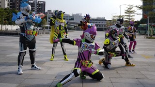 [คาเมนไรเดอร์] เราได้ถ่ายภาพยนตร์กลุ่มเนื่องในโอกาสครบรอบ 5 ปีของ EX-AID!