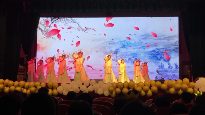 Pertemuan pertama Bi Wanchu, gadis Istana Timur dari Institut Kimia Tiongkok Selatan (cover TS Bai X
