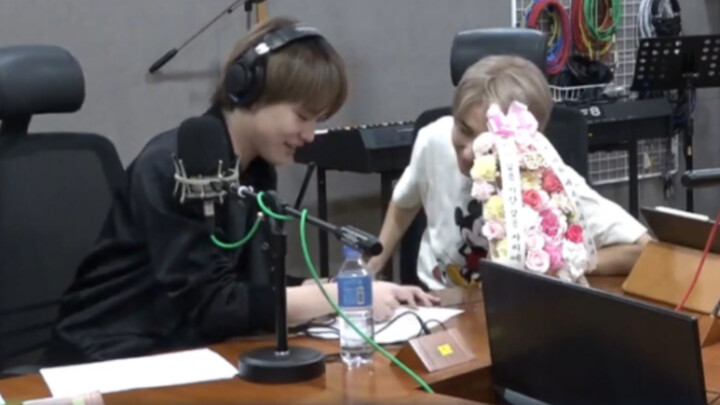 [NCT DREAM/هوانغ رينجون/تشونغ تشنلو] رينجون: أنا عنيف جدًا! تشنلو: أنا مشاكس جدًا! «مشهد شجار XXJ ال