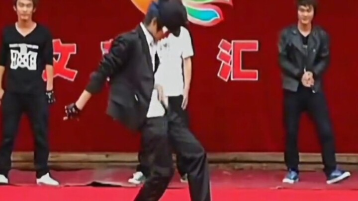 More than ten years ago, during campus cultural performances, these were the goddesses we once longe