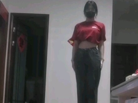 Malam ini tahun berapa ya! Gadis pemula menari cover lagu "Mr.chu" dengan sangat baik! Suaranya bena