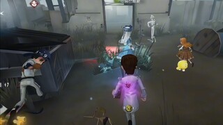 一瞬间所有队友都吻了上来