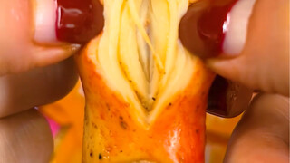 # تمزيق لحم السلطعون يدويًا هل يمكنك فهم شيء كهذا؟