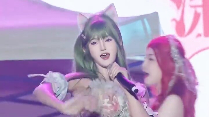 Bagian ini paling saya suka. Rasanya seperti kembali ke usia 18 tahun. #Gadis cantik menari dengan s