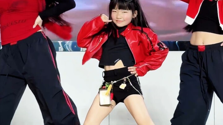 Buổi roadshow lần thứ tư của học sinh lớp 2: Mì Ý, LE SSERAFIM, Spaghetti