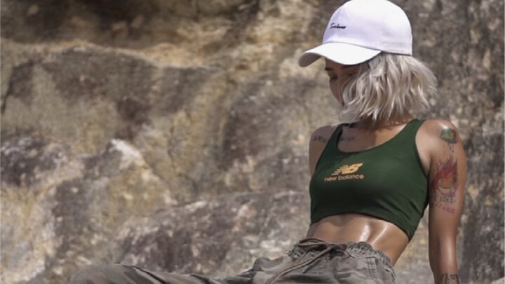 黑皮白毛 这不就是游戏建模本模？