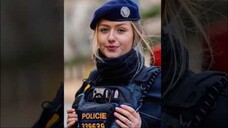 Arrest me please😍 Beautiful Policewoman #streetphotography