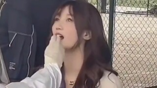 คุณหนู ใบหน้าที่ซ่อนอยู่ใต้หน้ากากนี้ช่างงดงามเหลือเกิน