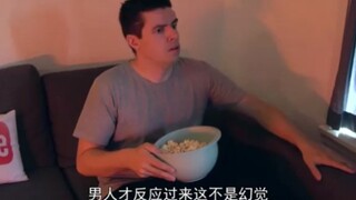 男人在家里看电视，不料电视里的岩浆流了出来！