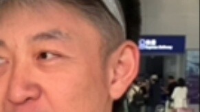 انتهت رحلة السفر مع الأصدقاء، وحجبت الجميع...