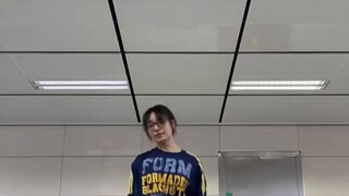 มีคนกระโดดลงสถานีรถไฟใต้ดินแล้ว!