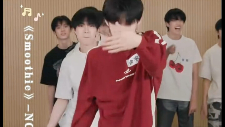 【Yu Yuhan】Beberapa orang sebaiknya fokus latihan vokal aja, nggak usah menari lagi.