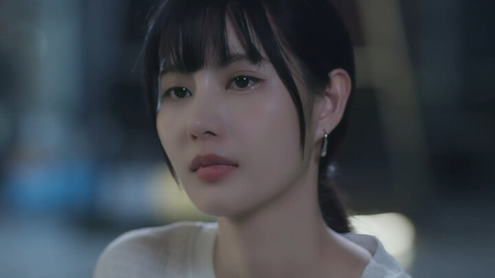 你的眼神里充满了月光，爱女人的你好美