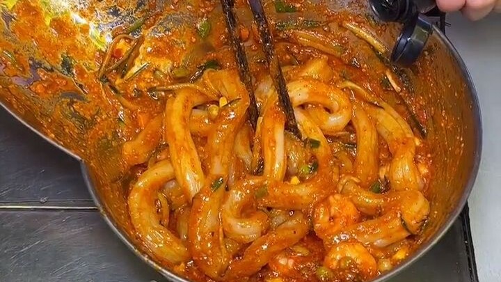 Northeastern specialty snack, Fen Haozi—only this one stall at Yangfan Night Market. The owner has a