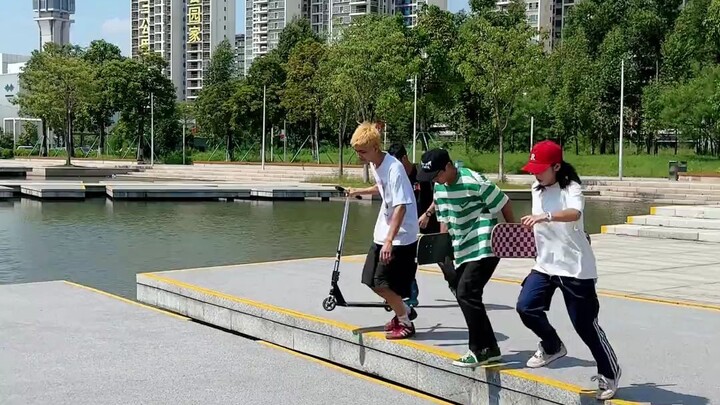 Challenge the continuous river flying with friends