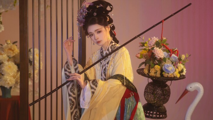 เมคอัพแนวคลาสสิกก็สามารถเต็มหน้าด้วยกลิตเตอร์ได้ ราชาเขาเงินมาแล้ว!