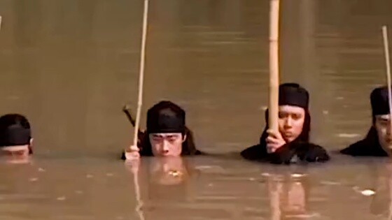 When a teammate farts underwater and is discovered by the enemy, I am not afraid of god-like opponen