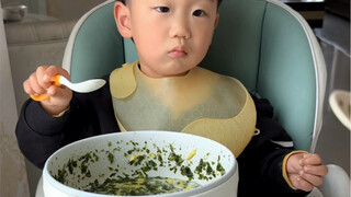 الآخرون يتعلمون وصفات الطبخ، أما أنا فأعتمد كليًا على الحظ في الطهي. اليوم سأطبخ الأرز المغلي.