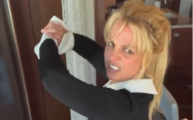 布兰妮ins更新 大跳卡姐《UP》好期待新专辑和顶级女说唱歌手的合作 britneysperas