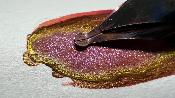 I mixed some colored ink for my fans, and the words they wrote looked like they were inlaid with gol