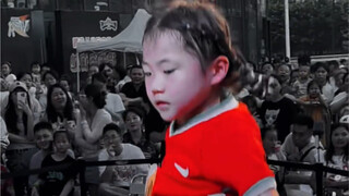 幼儿园小女孩参加街舞，高难度动作震惊全场，这是3500学的街舞你觉得值吗？ #