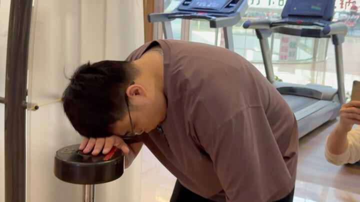 หนุ่มที่คิดว่าตัวเองหล่อ แต่กลับถูกมองเป็นตัวตลก แบบว่า: