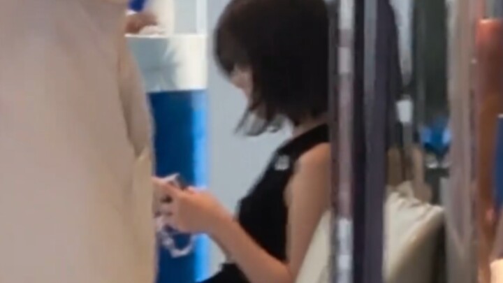 这么权威的女生我该怎么上去搭讪？