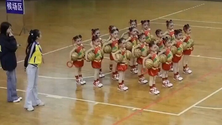 Cerita Nata yang dibuat oleh guru taman kanak-kanak ini benar-benar penuh bakat!