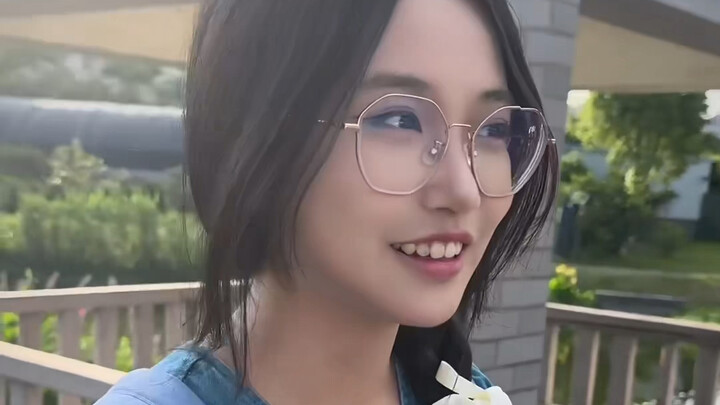 这小子又出来钓美人鱼了